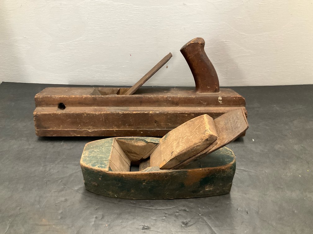 2 wooden hand planes with green block plane