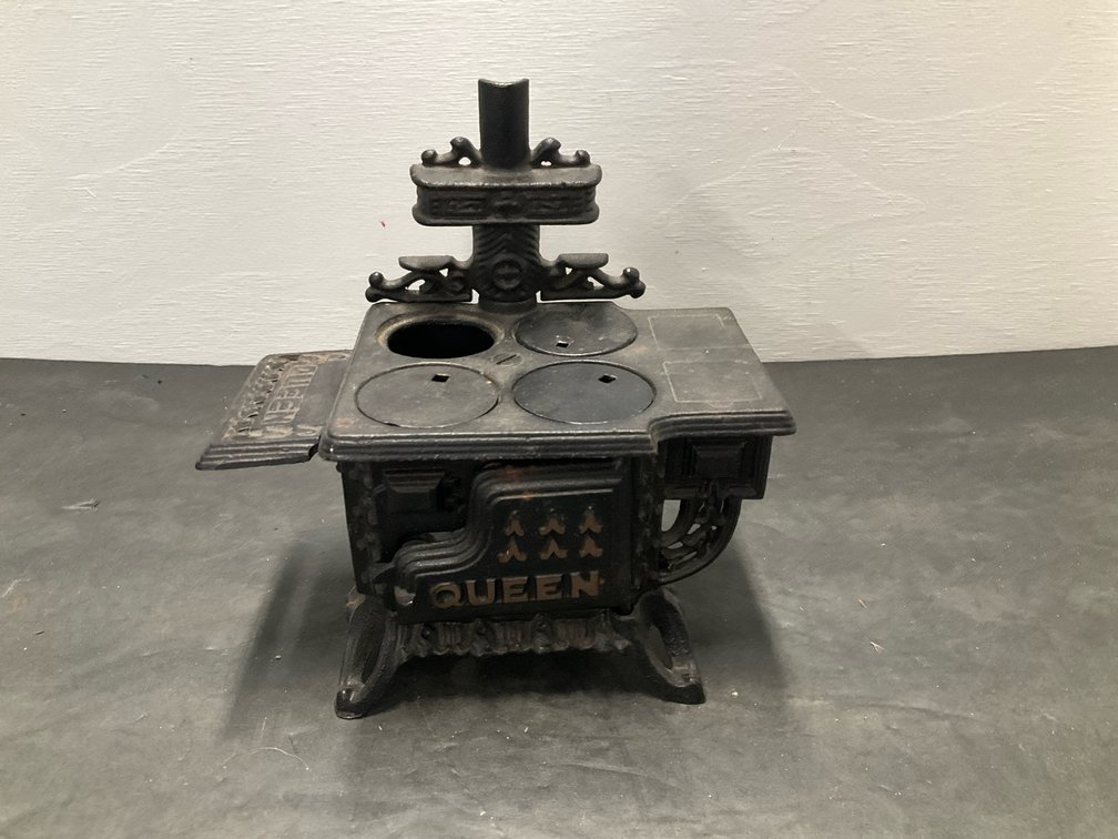 Queen cast iron miniature cook stove