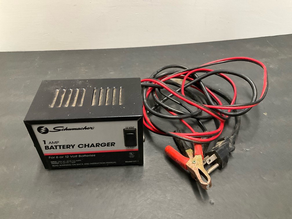 Schumacher 1 amp 6/12V battery charger