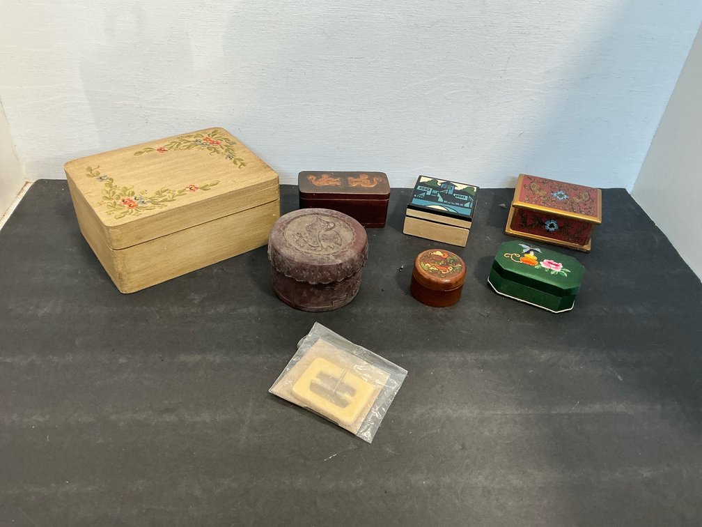 Grouping of decorative trinket boxes & accessory