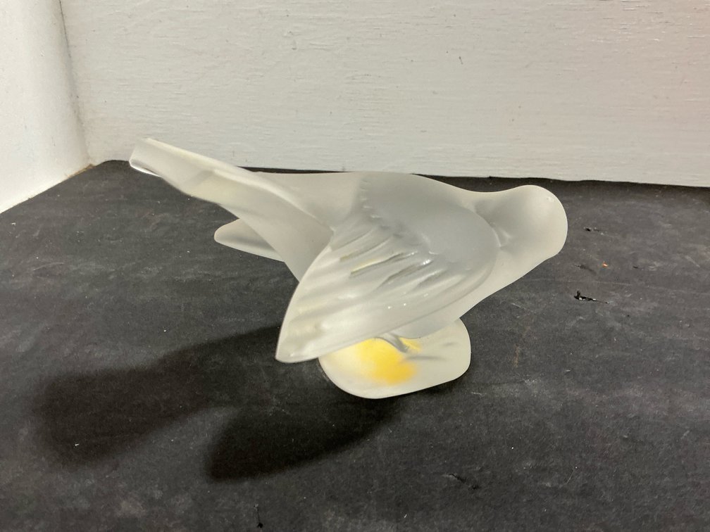 Lalique frosted crystal Moineau Coquet bird with box