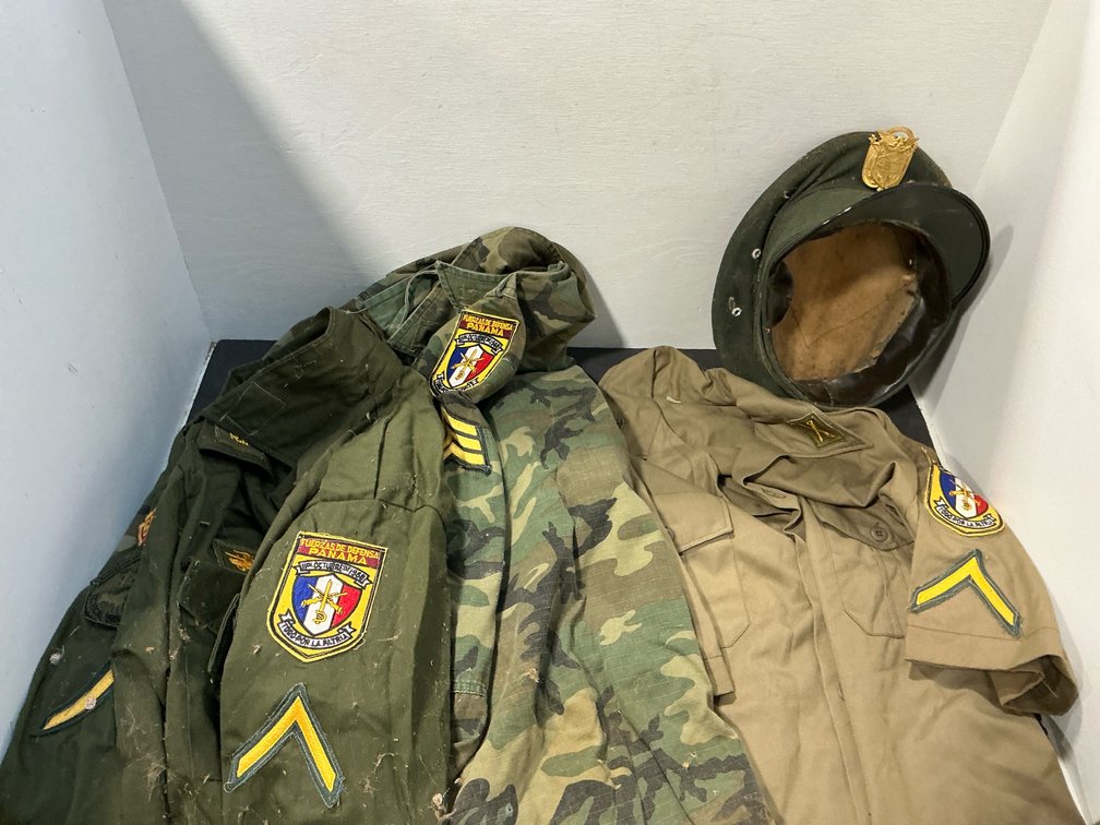 Grouping of Panama Defense Forces uniform pieces