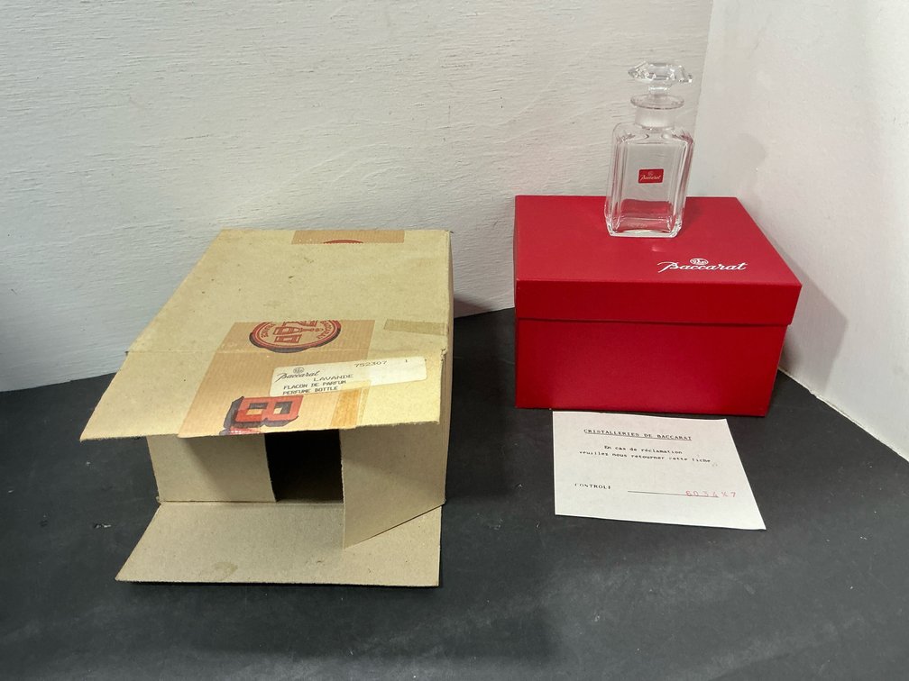 Baccarat crystal Lavande perfume bottle with box