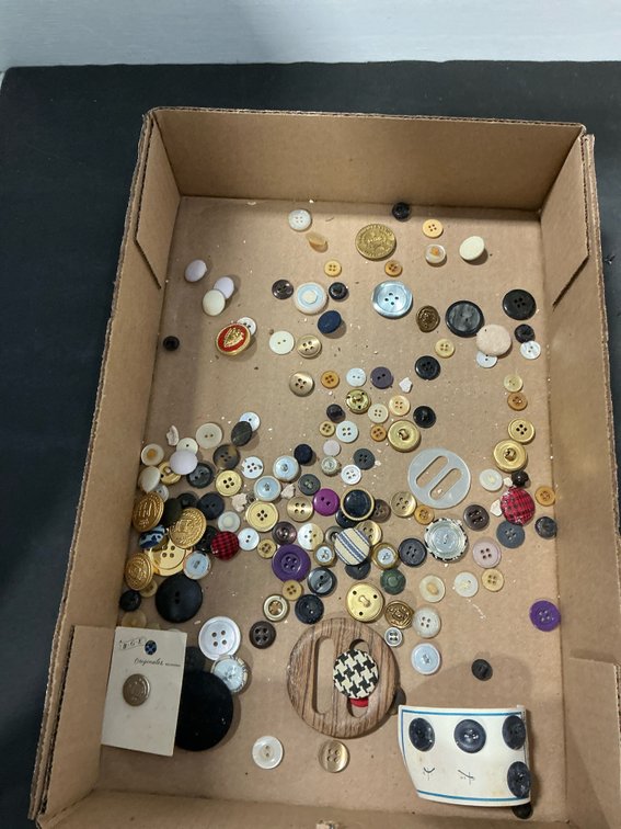 Assorted sewing buttons & buckle slides