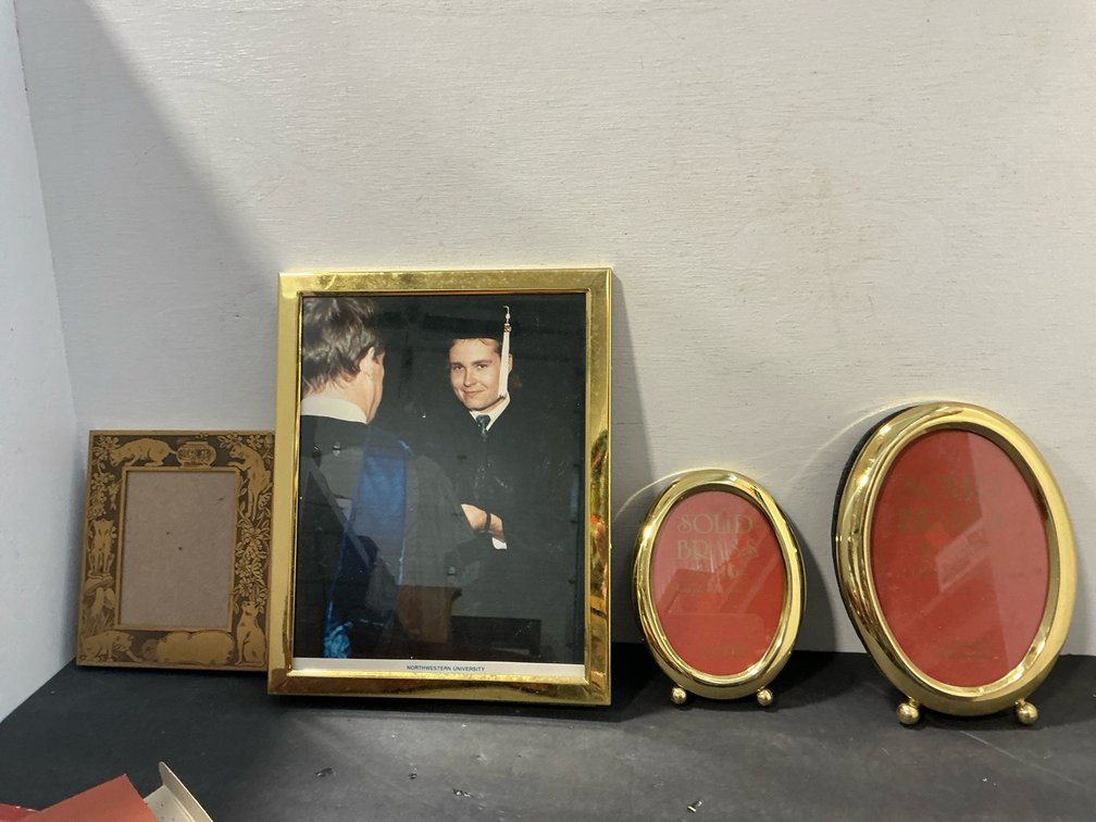 Tabletop picture frames