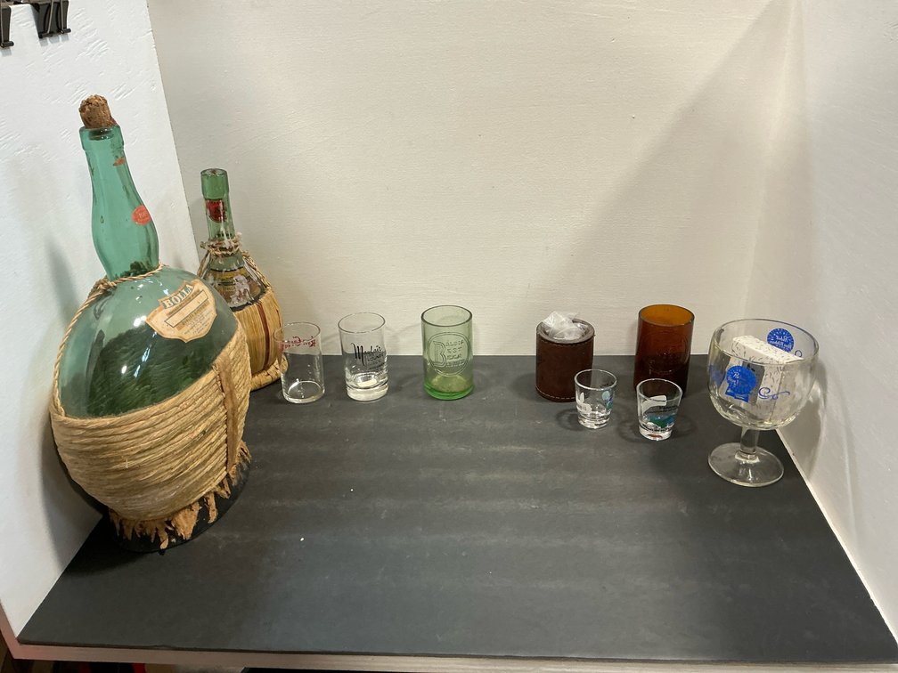 Grouping of bar glassware & Chianti bottles
