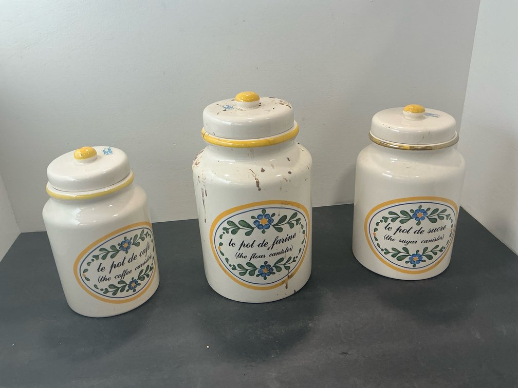 Set of ceramic kitchen canisters with lids