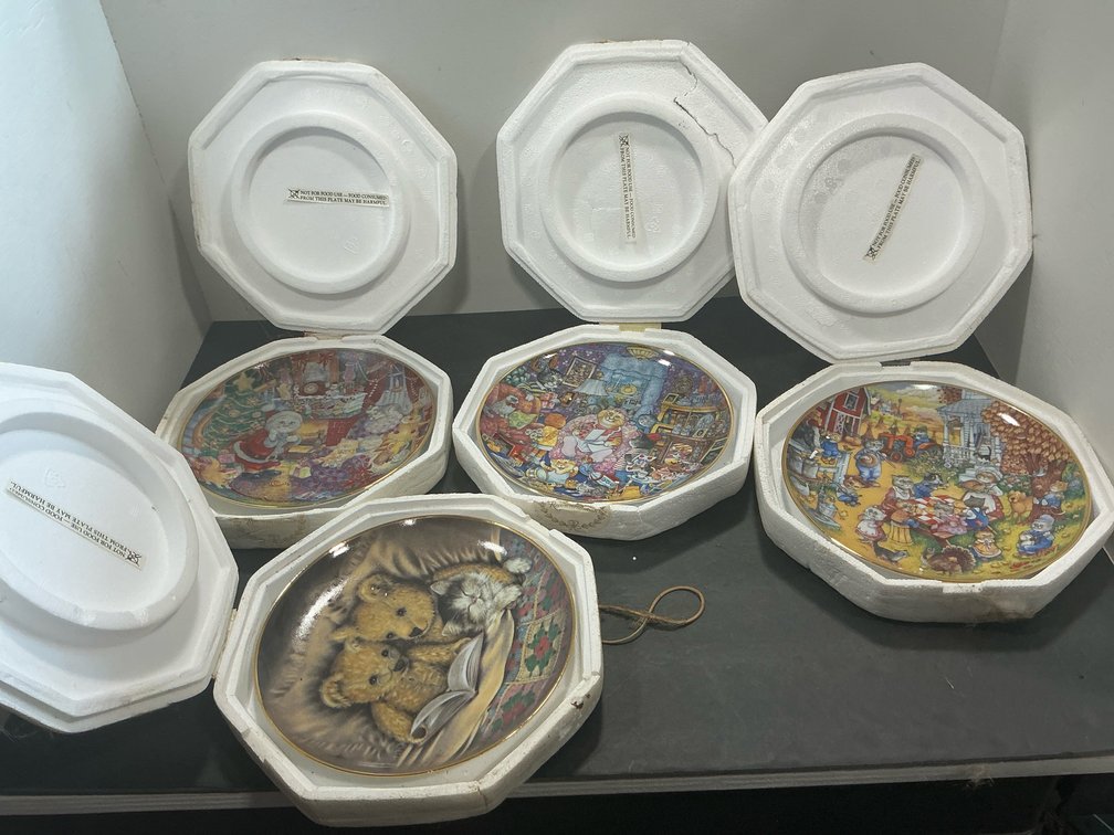 Cat & teddy bear decorative collector plates