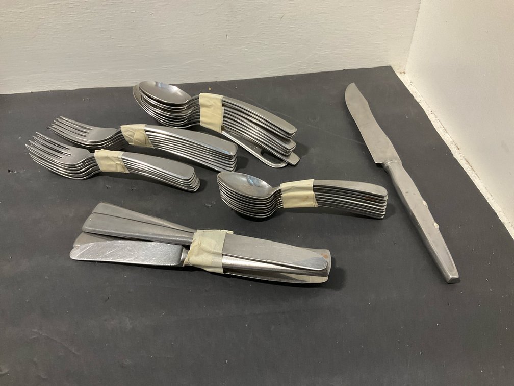 Grouping of stainless steel knives, forks & spoons