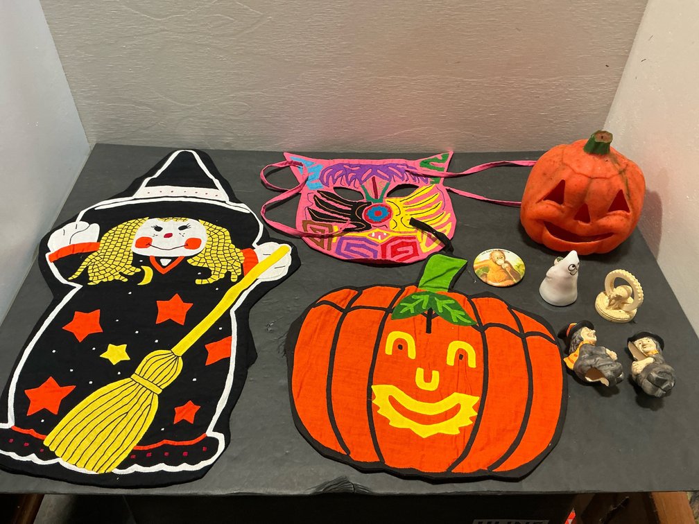 Grouping of Halloween decorations & novelty items