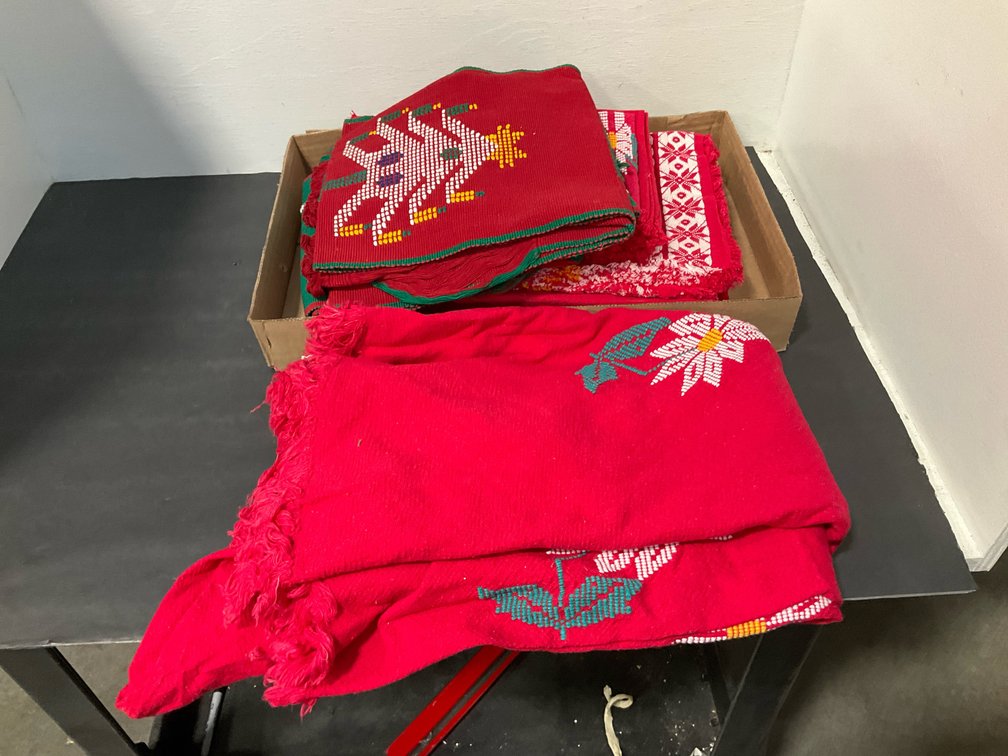 Grouping of woven holiday table runners & linens