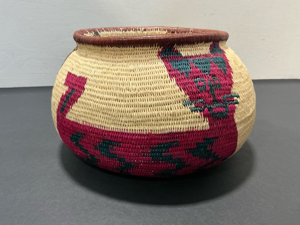 Polychrome coiled woven baskets