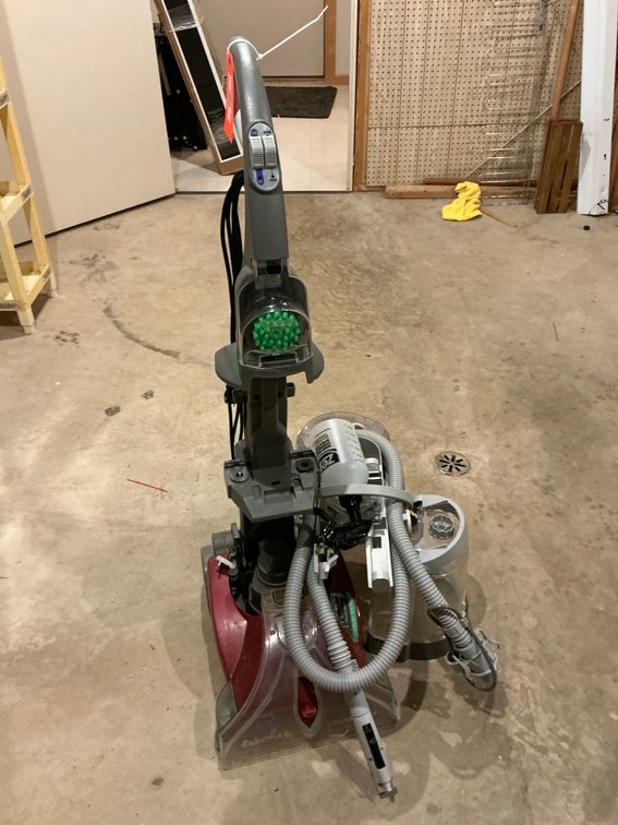 Hoover SpinScrub upright carpet cleaner with accessories - Basement