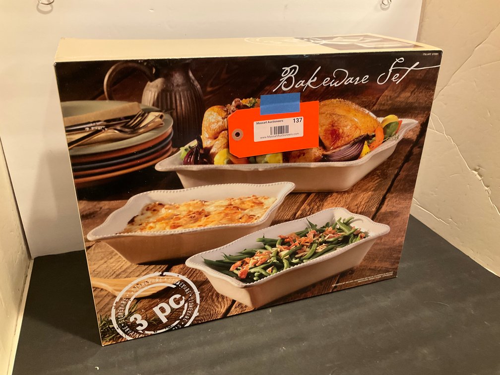Cream stoneware bakeware set - Kitchen Main Level