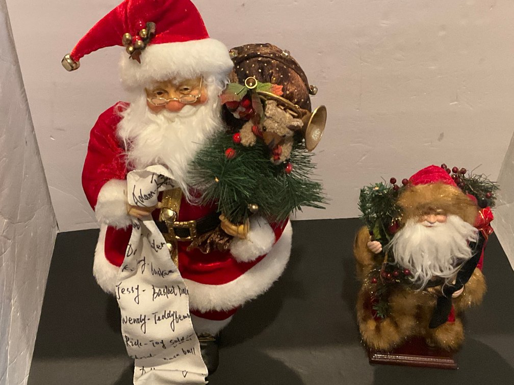 Pair of decorative Santa Claus figurines - Upstairs Bedroom Upper Level
