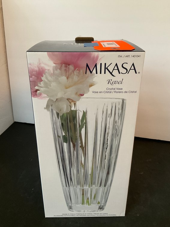 Mikasa Revel crystal vase in box, 11.7 in - Living Room Main Level