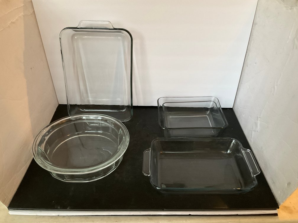 Set of clear glass baking dishes - Living Room Main Level