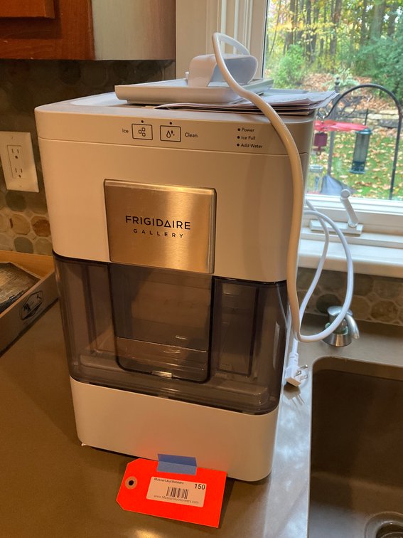 Frigidaire Gallery countertop ice maker with scoop - Kitchen Main Level