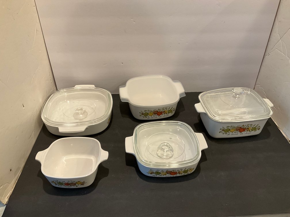 White glass-ceramic casserole dishes with lids - Kitchen Main Level