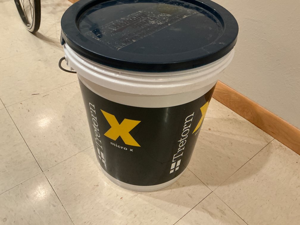 Tretorn Micro X tennis ball bucket with lid & balls - Basement