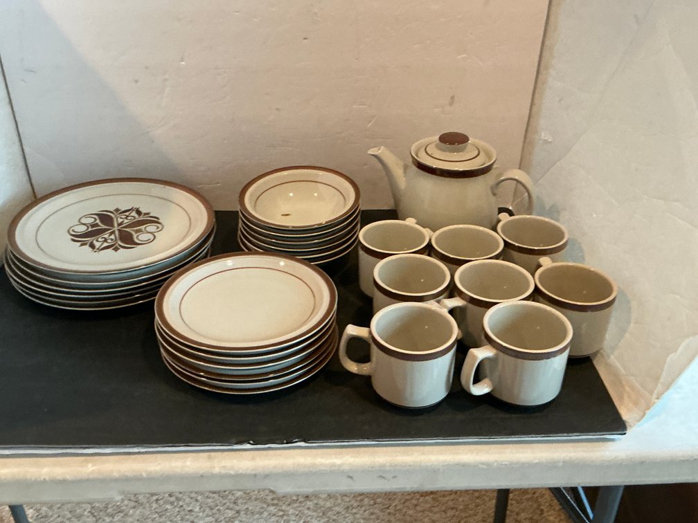 Sand Script stoneware dinnerware set with teapot - Basement