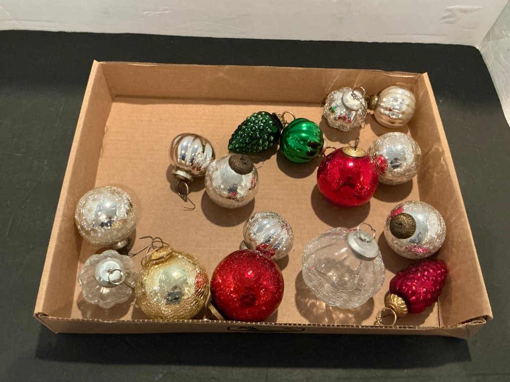 Crackle & ribbed glass Christmas ornaments - Basement
