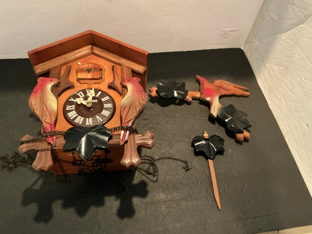 Mi-Ken carved wood cuckoo clock with pendulum & topper - Basement