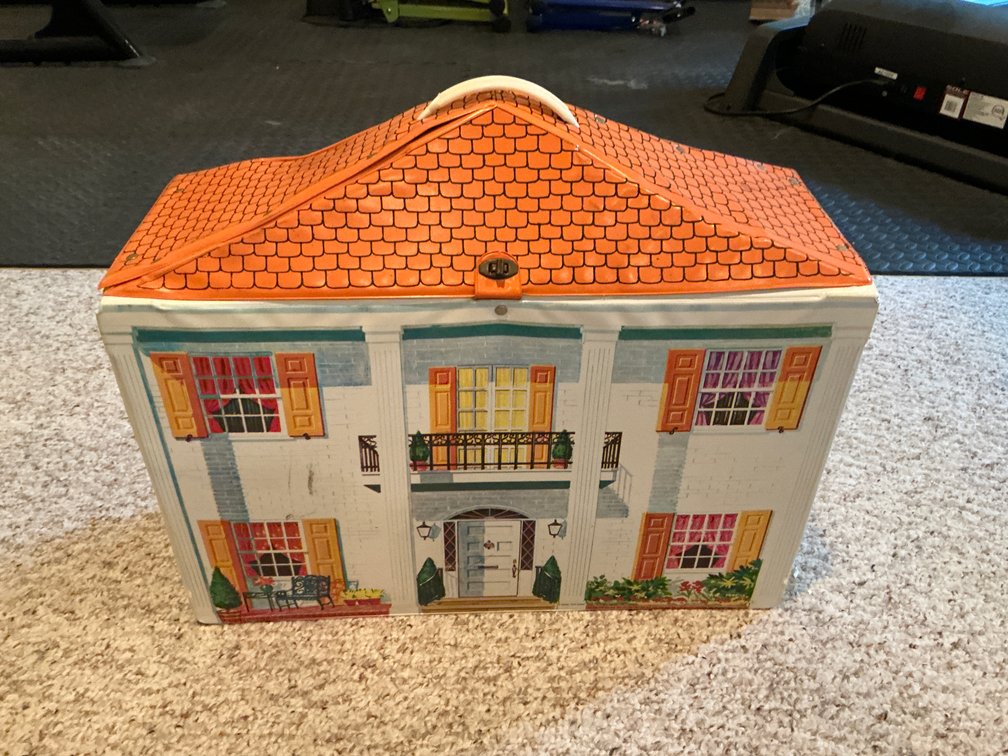 Dollhouse carrying case with miniature furniture & dolls - Basement