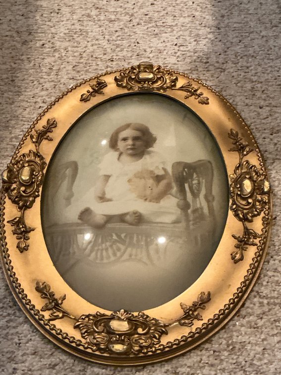 Ornate gilt oval frame with convex glass & child portrait 19 x 24 - Basement