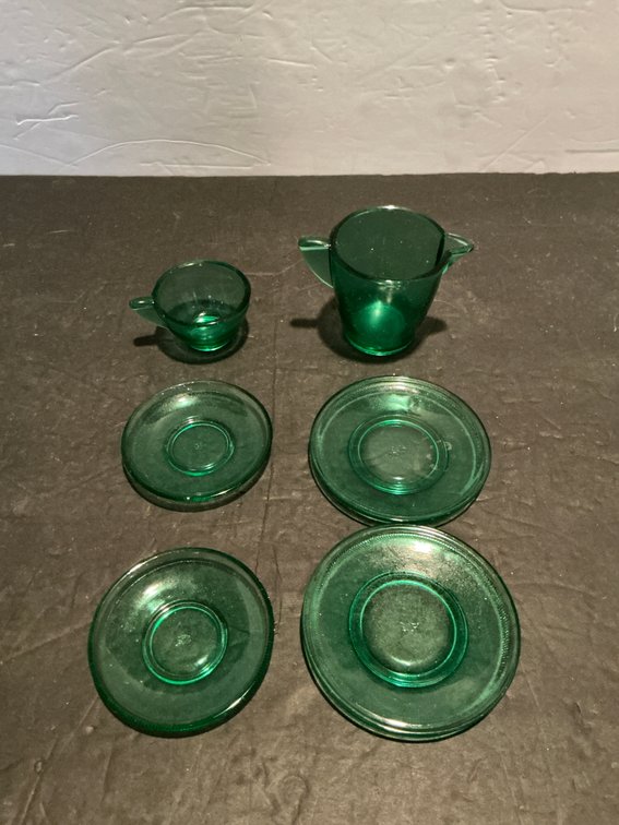 6-piece Hazel-Atlas green glass miniature tea set - Basement