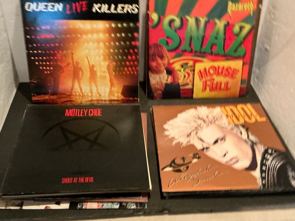 Rock vinyl LP records with Queen, Led Zeppelin & AC/DC - Basement