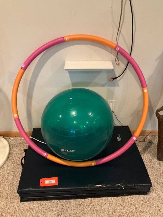 Fitness equipment grouping with 65 cm ball, mat & hoop - Basement