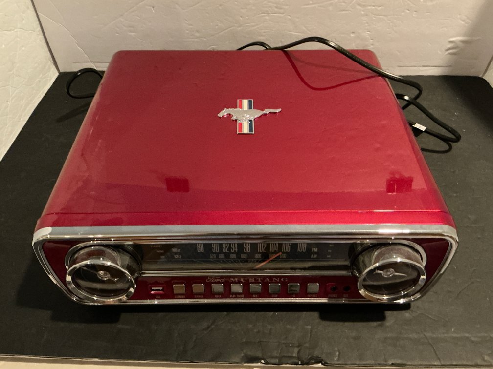Ford Mustang retro dashboard-style turntable - Basement