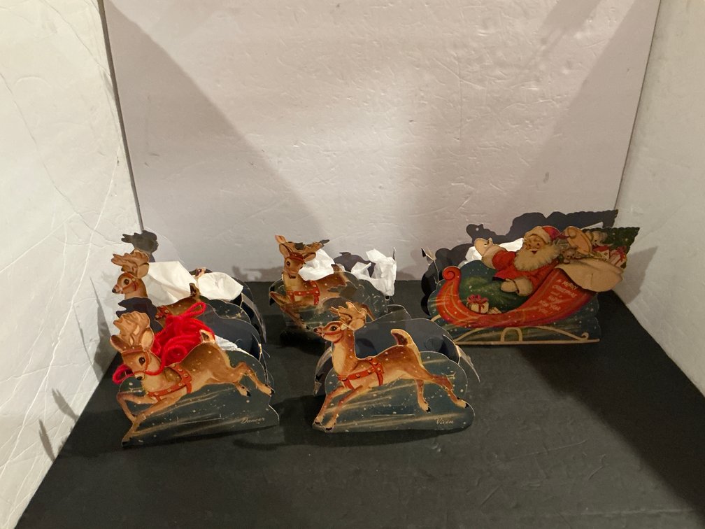 Die-cut cardboard Santa sleigh & reindeer favor containers - Basement