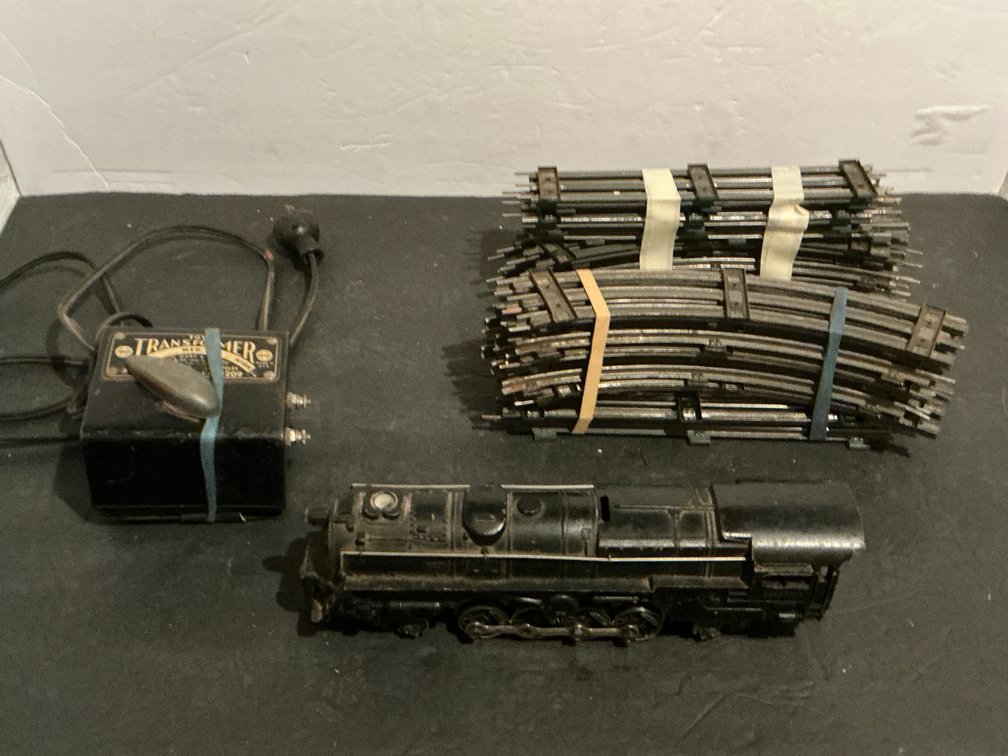 Steam locomotive 2020 with transformer & track - Basement