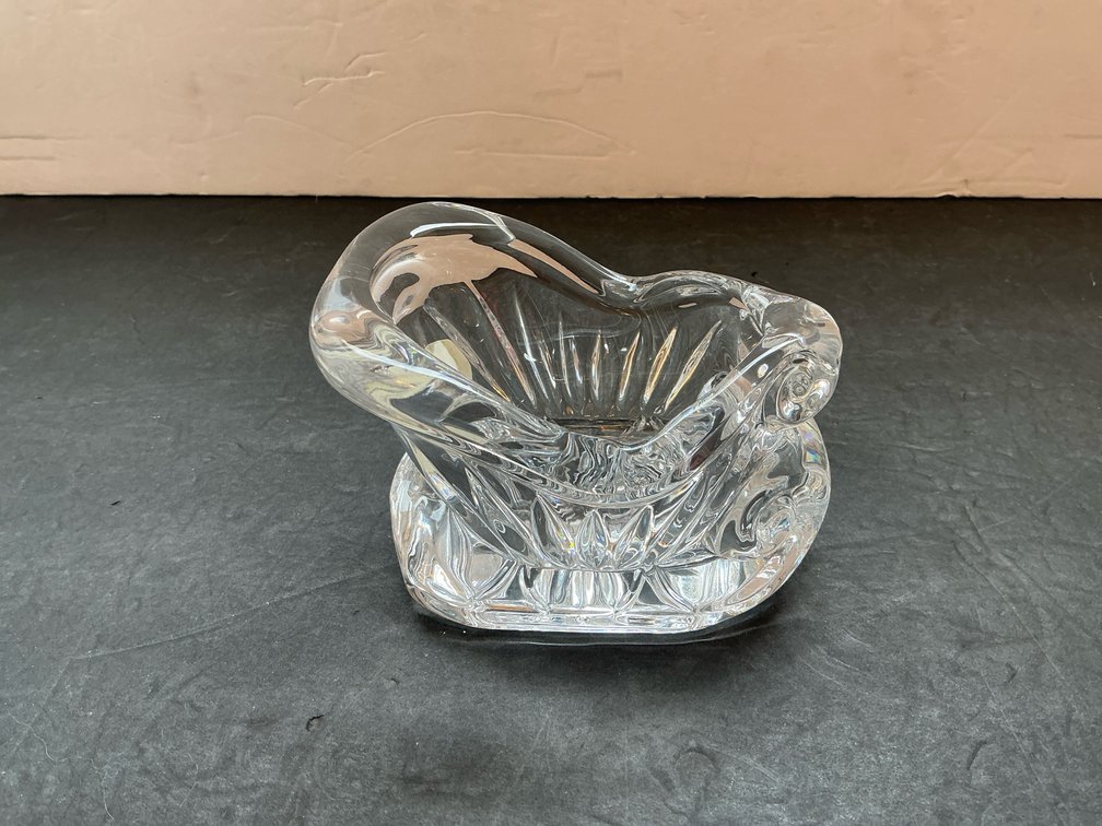 Cut crystal vase with faceted flutes and box - Dining Room Main Level