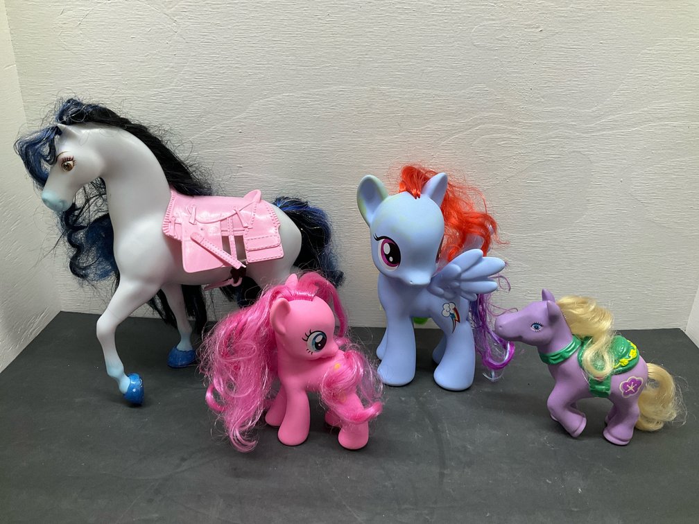 Grouping of plastic toy horses & ponies