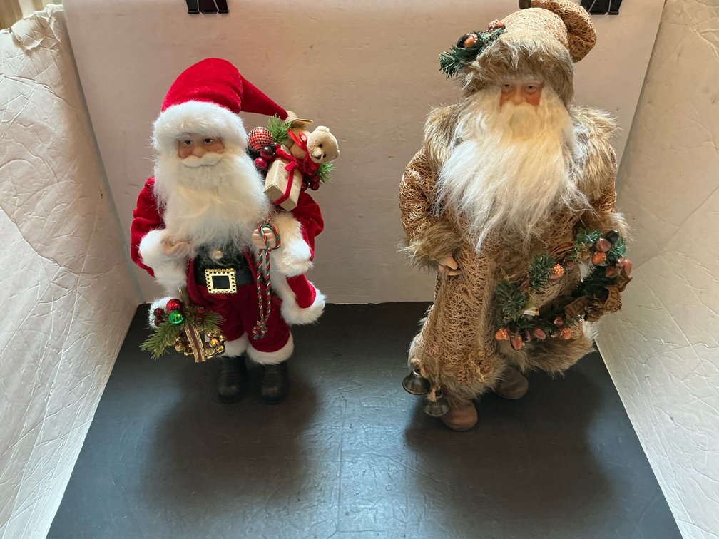 Pair of traditional & rustic Santa Claus figures - Upstairs Bedroom Upper Level