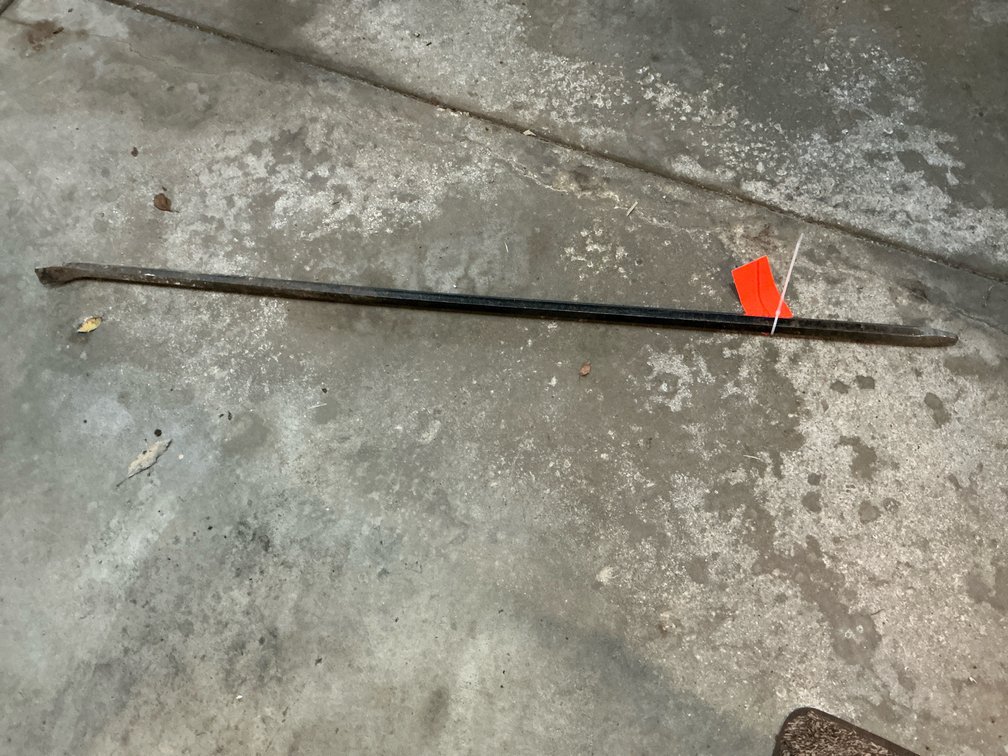 Hexagonal steel pry bar with chisel tip - Garage
