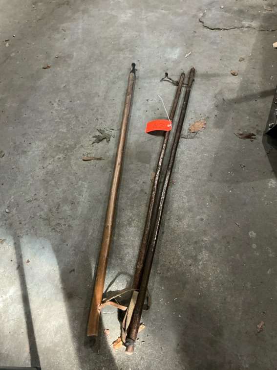 3 turned wooden poles with leather straps - Garage