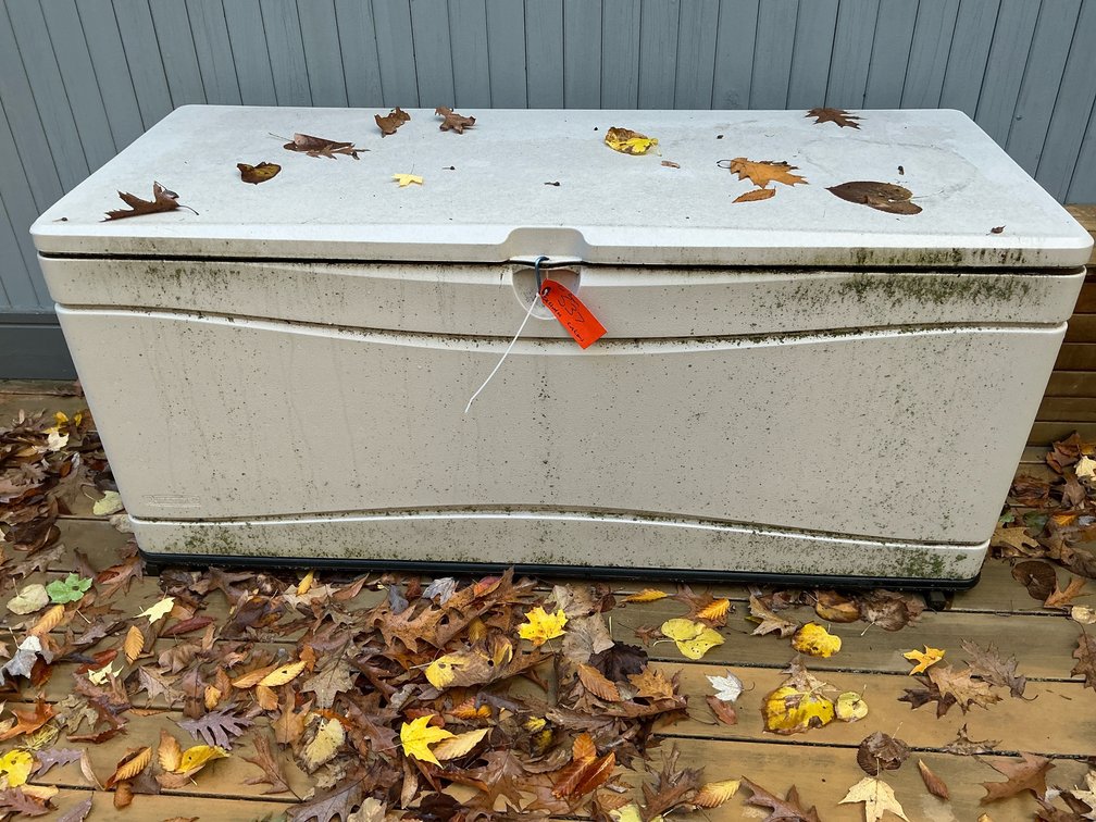 Lifetime resin deck storage box 58x24x28” - Outside