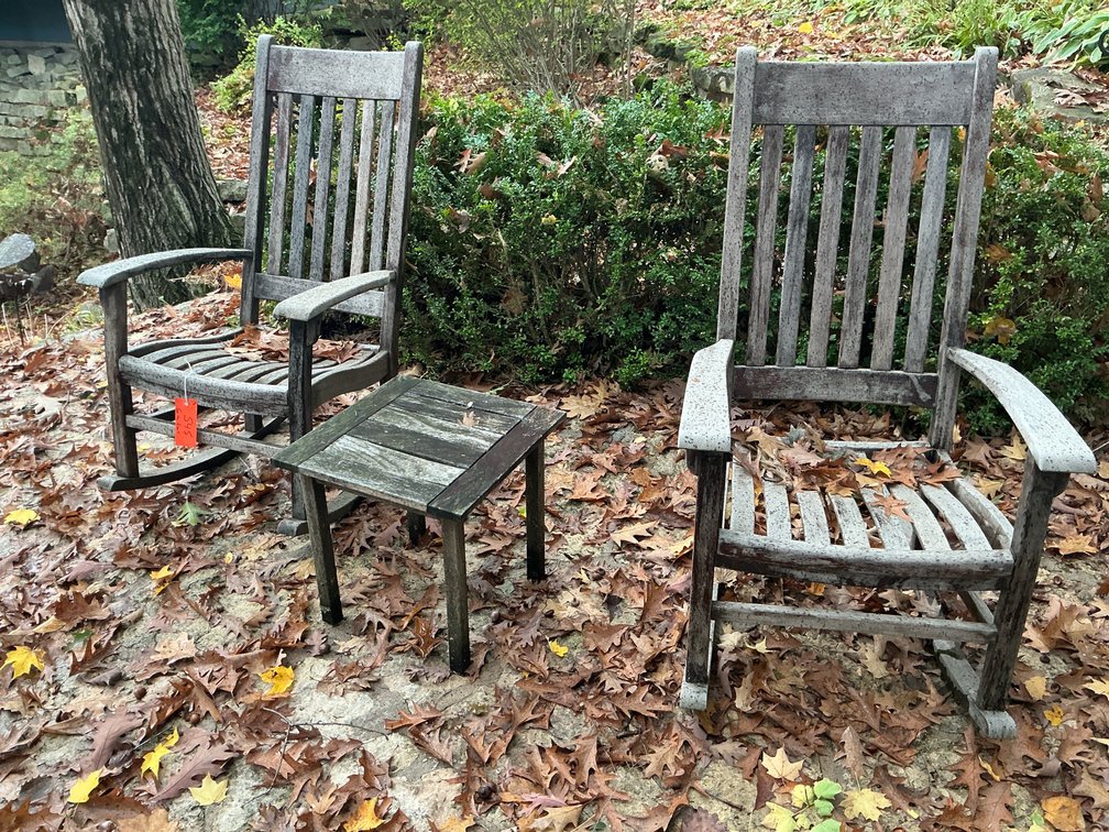 Pair of wood rocking chairs & side table - Outside
