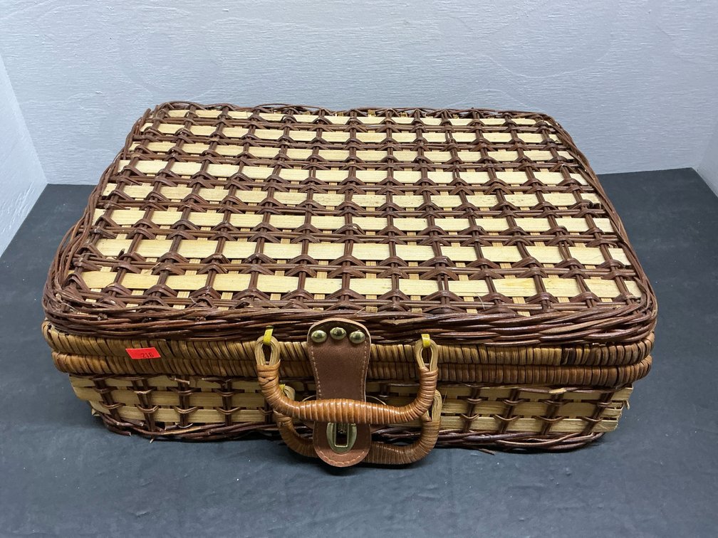 Woven picket basket
