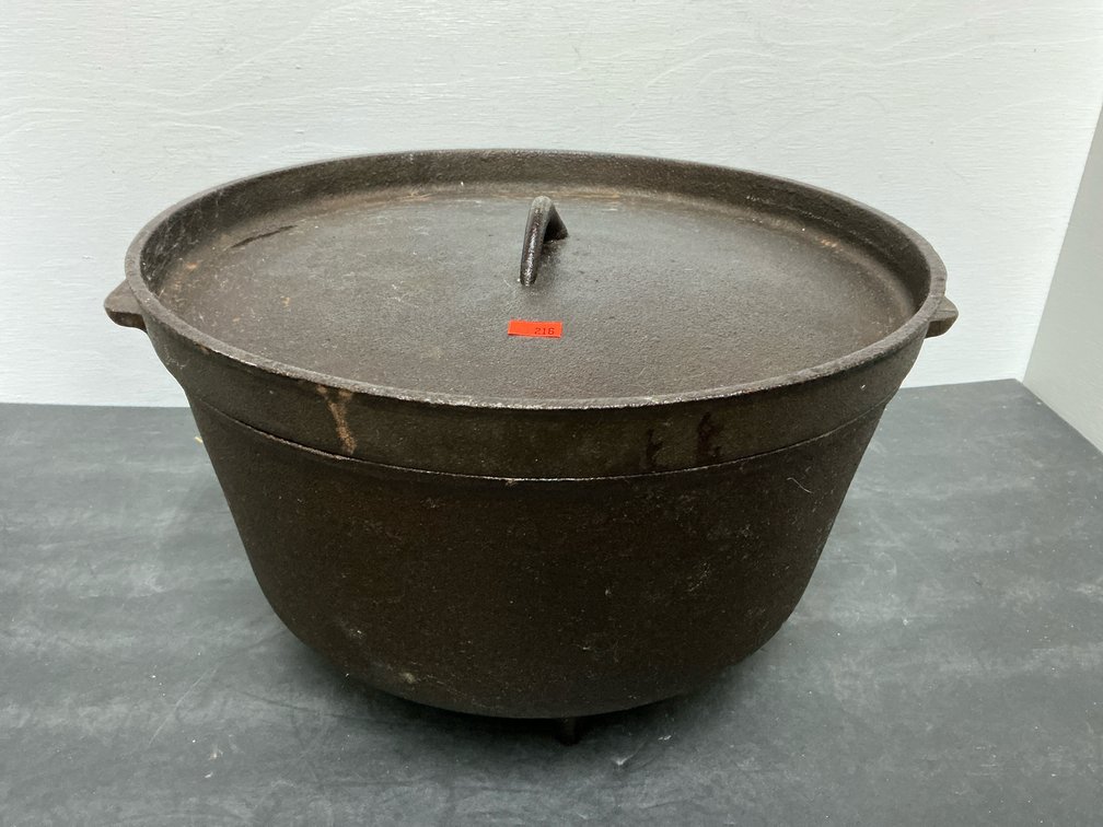 Cast iron dutch oven
