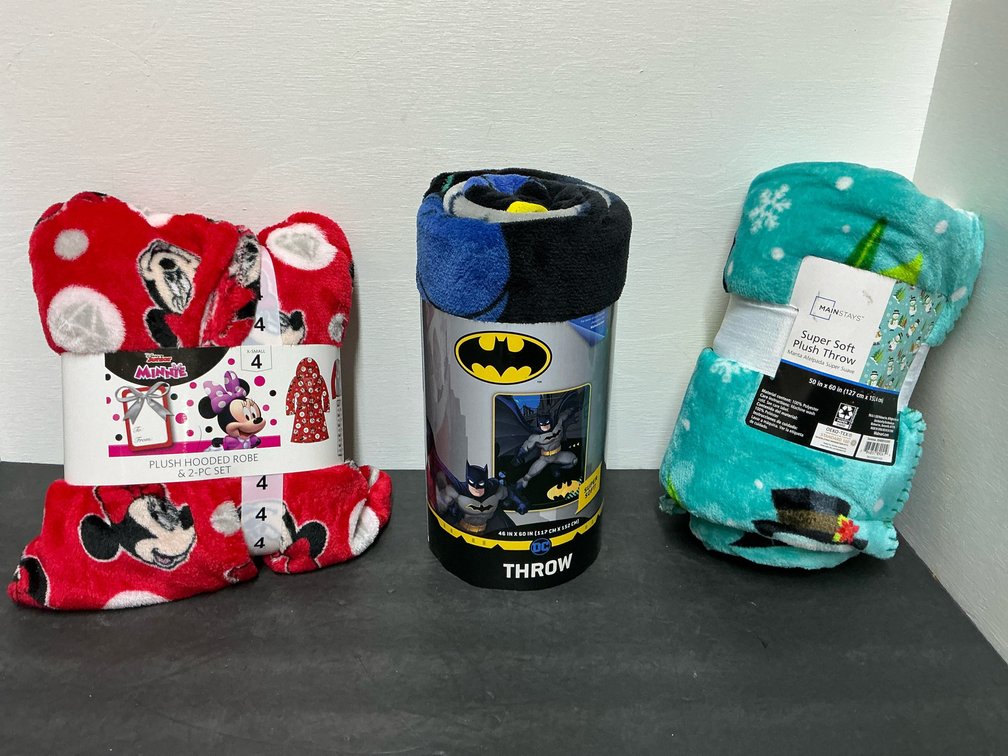 Grouping of 3 plush throw blankets & hooded robe set