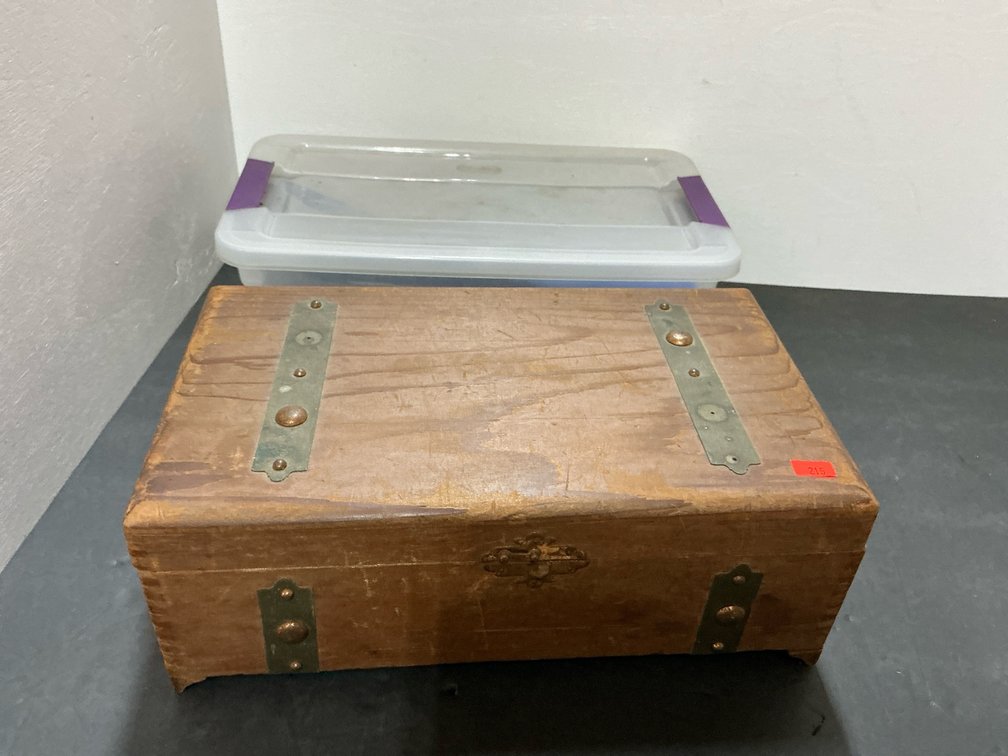 Wooden chest with assorted kitchen knives