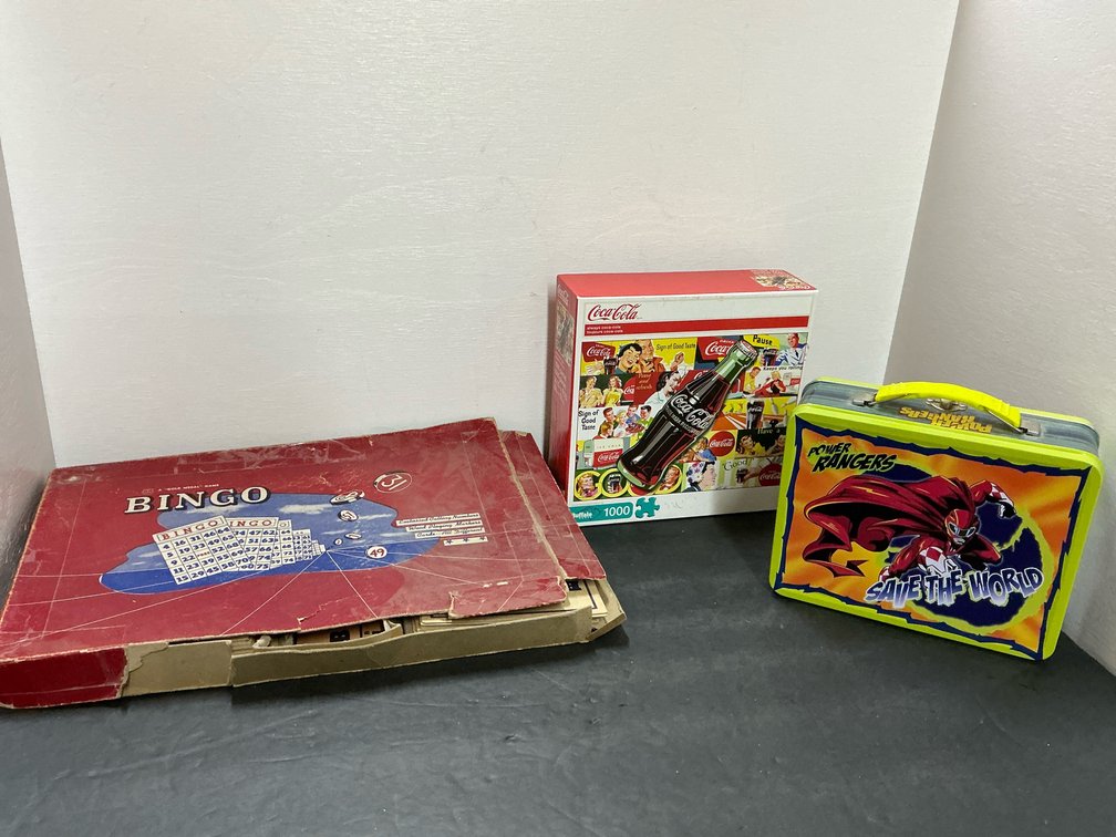 Grouping of Bingo game, jigsaw puzzle & metal lunchbox