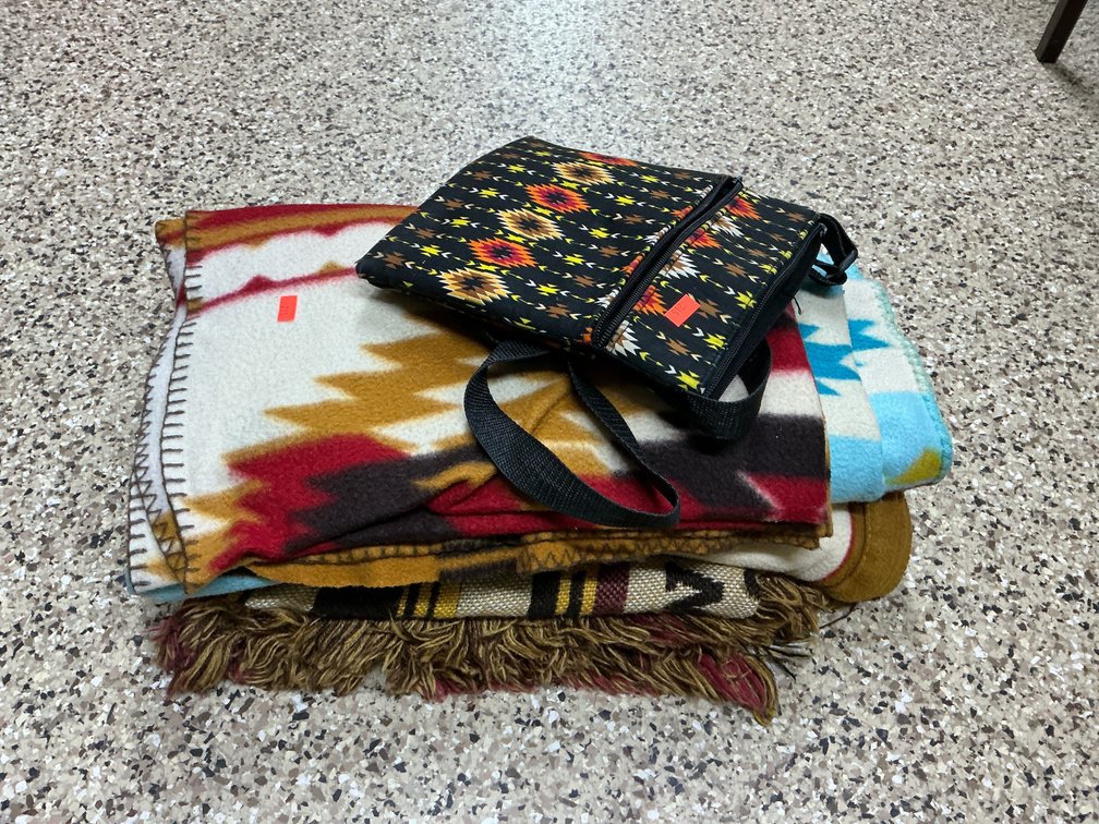 4 Southwestern-style blankets & crossbody bag