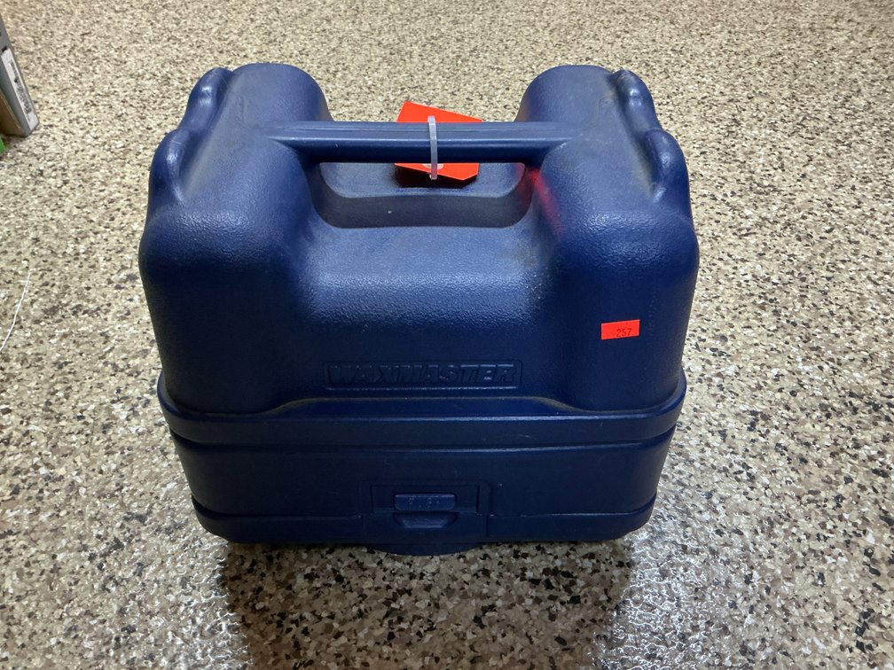 Waxmaster electric orbital buffer with case