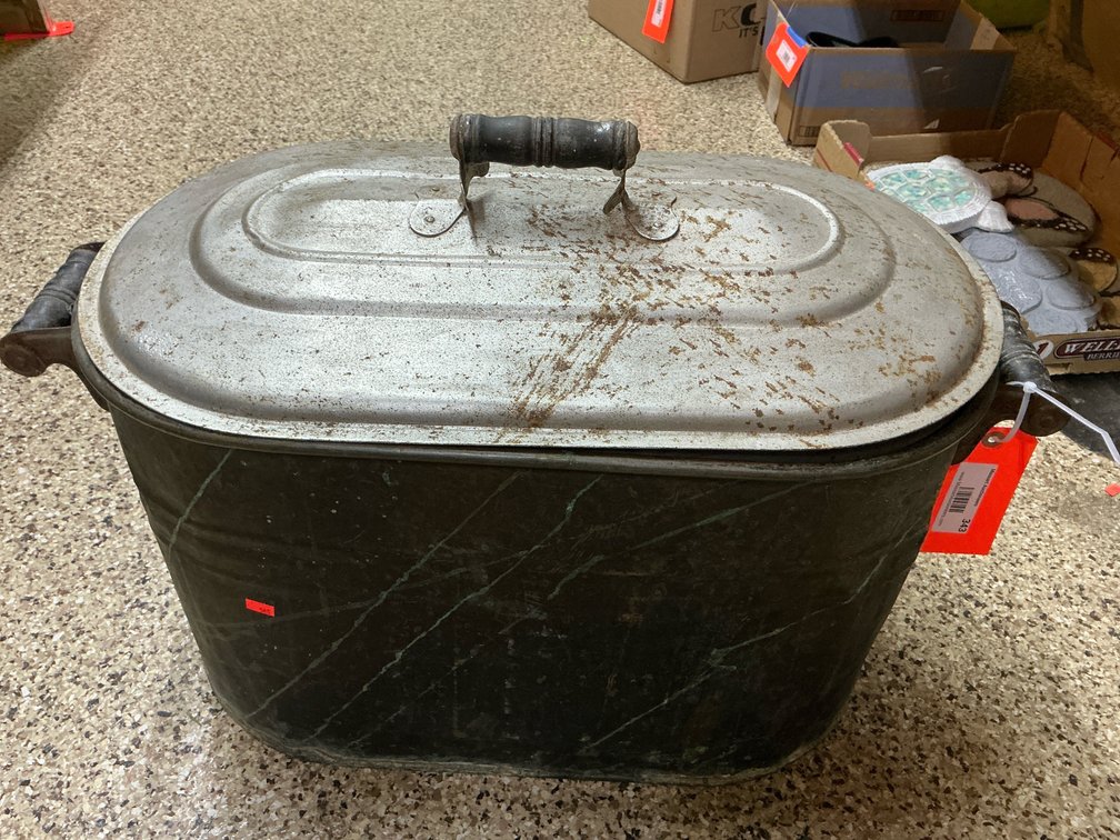 Oval metal wash boiler with lid & wood handles